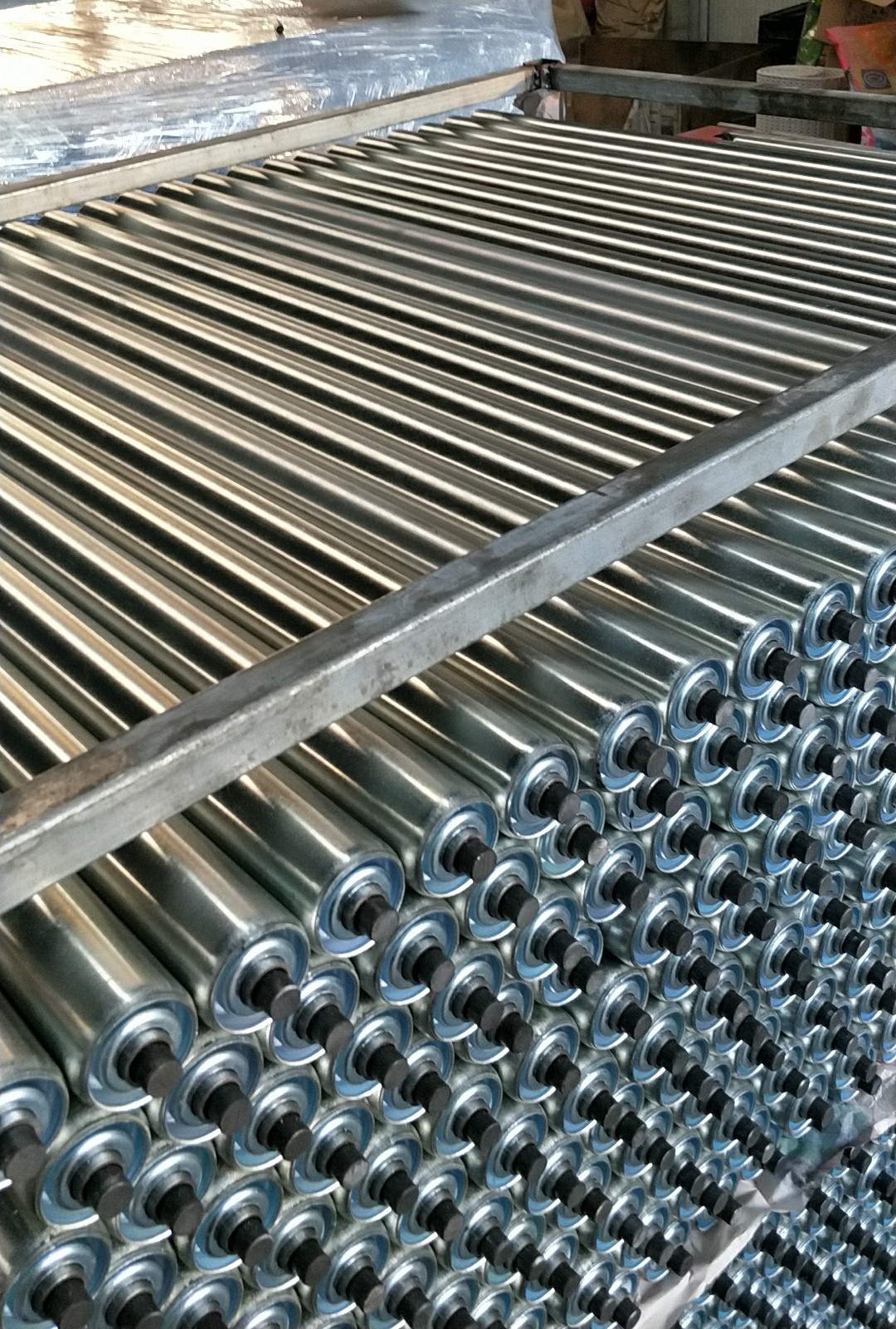 雙鏈輥筒輸送機(jī)的特點(diǎn)6.jpg 雙鏈輥筒輸送機(jī)的特點(diǎn)6.jpg